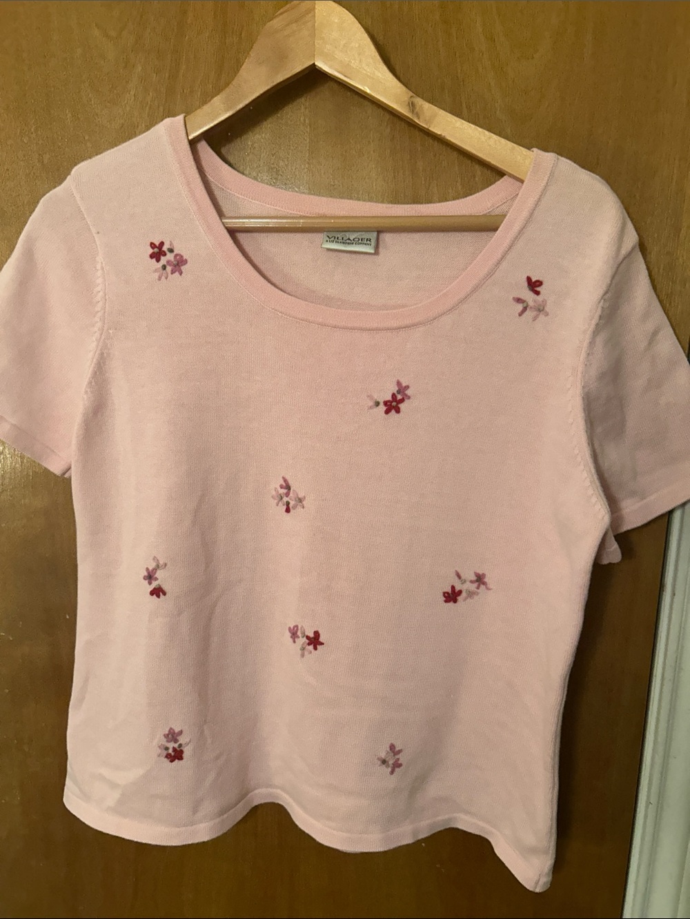 Liz Claiborne Light Pink Short-Sleeve Embroidered Knit Top. M.